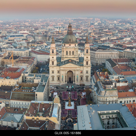 St. Stephen's Basilica in Budapest Hungary at night-stock-foto