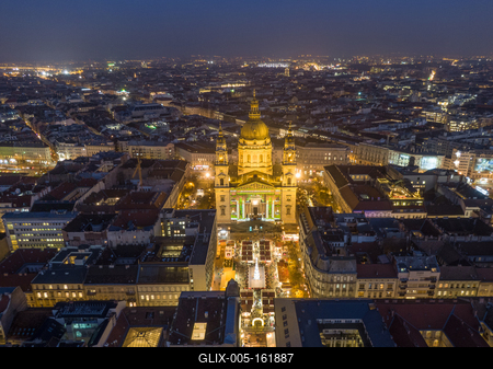 St. Stephen's Basilica in Budapest Hungary at night-stock-foto