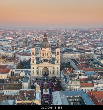 St. Stephen's Basilica in Budapest Hungary at night-stock-foto
