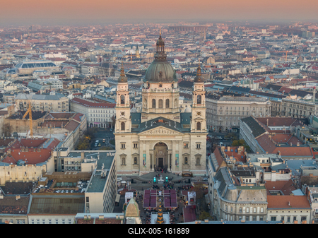 St. Stephen's Basilica in Budapest Hungary at night-stock-foto