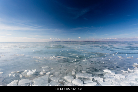 frozen lake Balaton with beautiful sky-stock-foto