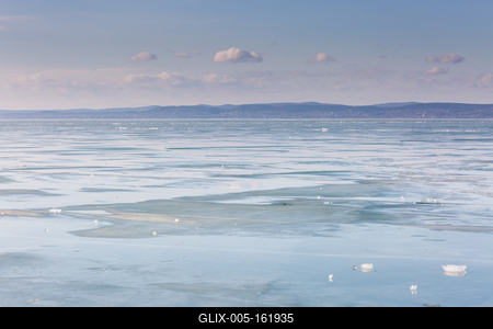 frozen lake Balaton with beautiful sky-stock-foto