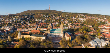 Pecs, Szekesegyhaz. Bird eye view-stock-foto