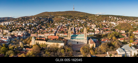 Pecs, Szekesegyhaz. Bird eye view-stock-foto