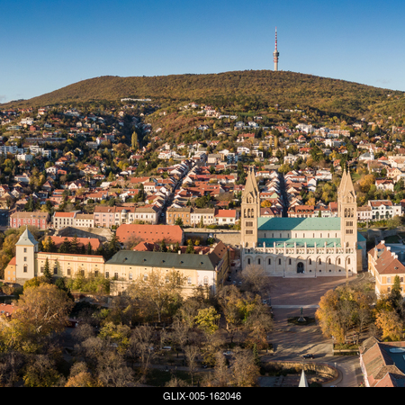 Pecs, Szekesegyhaz. Bird eye view-stock-foto