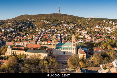Pecs, Szekesegyhaz. Bird eye view-stock-foto