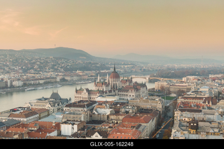 The Hungarian Parliament with the river Danube, Budapest-stock-foto