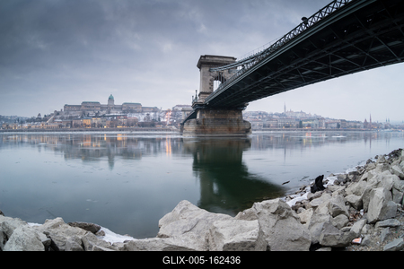 Ice flowing on river Danube in Budapest, Hungary-stock-foto