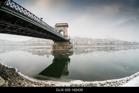 Ice flowing on river Danube in Budapest, Hungary-stock-foto