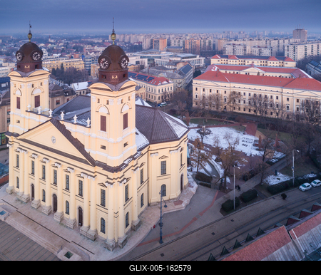 Aerial photo of Reformed Great Church in Debrecen city, Hungary-stock-foto