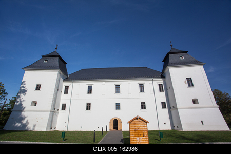 White Castle in Egervar, Hungary-stock-foto