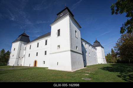 White Castle in Egervar, Hungary-stock-foto