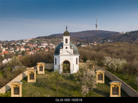 Small chapel in Pecs, hungary, called Kalvaria-stock-foto