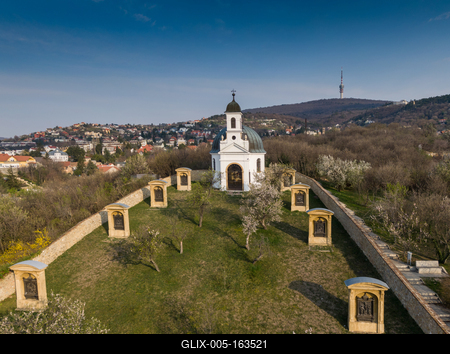 Small chapel in Pecs, hungary, called Kalvaria-stock-foto