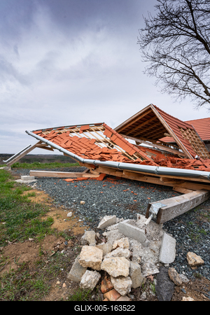 Broken roof after a storm-stock-foto