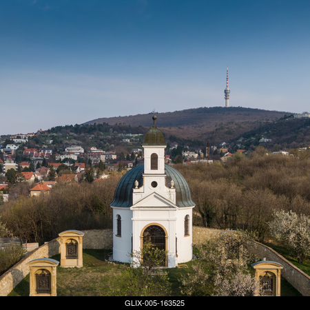 Small chapel in Pecs, hungary, called Kalvaria-stock-foto