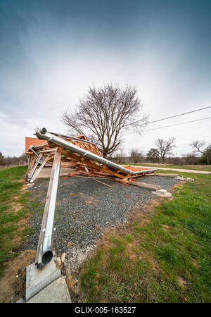 Broken roof after a storm-stock-foto