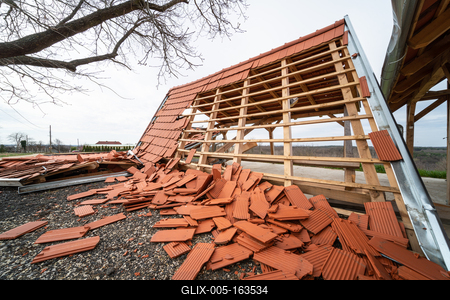Broken roof after a storm-stock-foto