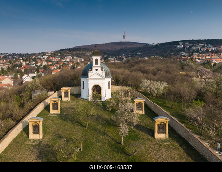 Small chapel in Pecs, hungary, called Kalvaria-stock-foto