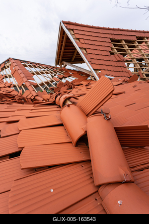 Broken roof after a storm-stock-foto