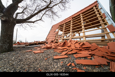 Broken roof after a storm-stock-foto