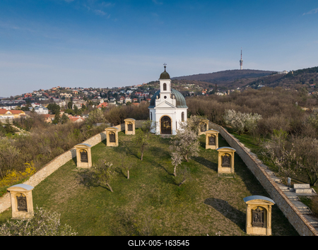 Small chapel in Pecs, hungary, called Kalvaria-stock-foto