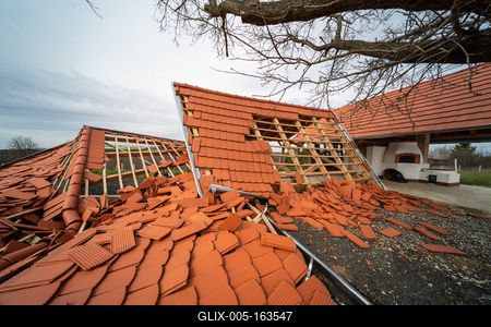 Broken roof after a storm-stock-foto