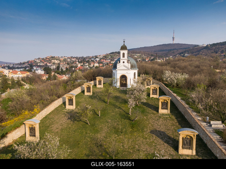 Small chapel in Pecs, hungary, called Kalvaria-stock-foto