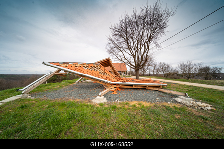 Broken roof after a storm-stock-foto