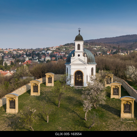 Small chapel in Pecs, hungary, called Kalvaria-stock-foto