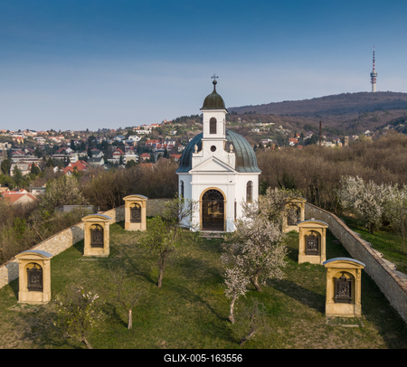 Small chapel in Pecs, hungary, called Kalvaria-stock-foto