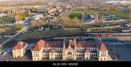 Railway station building in Pecs, hungary-stock-foto