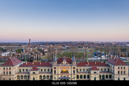 Railway station building in Pecs, hungary-stock-foto