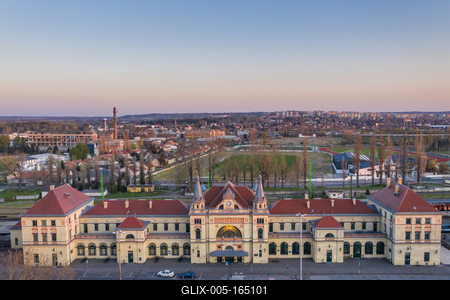 Railway station building in Pecs, hungary-stock-foto