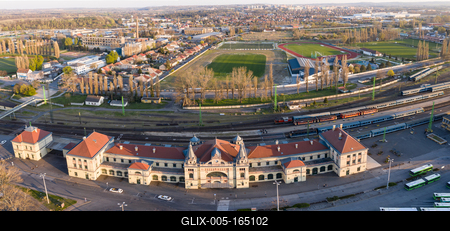 Railway station building in Pecs, hungary-stock-foto