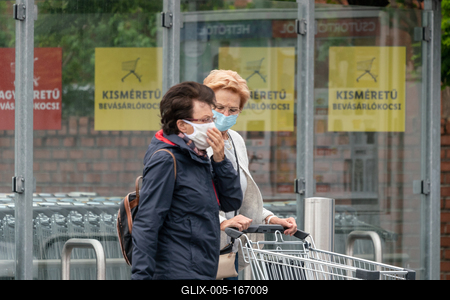 PECS - MAY 27 : Old woman go to shopping on the street  on 27 May 2020 in Pecs, Hungary. During coronavirus pandemic, everybody have to waering face mask-stock-foto