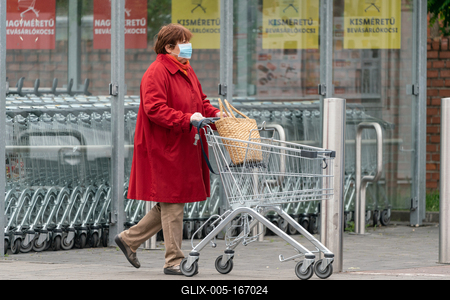 PECS - MAY 27 : Old woman go to shopping on the street  on 27 May 2020 in Pecs, Hungary. During coronavirus pandemic, everybody have to waering face mask-stock-foto
