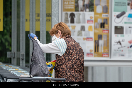 PECS - MAY 27 : Old woman go to shopping on the street  on 27 May 2020 in Pecs, Hungary. During coronavirus pandemic, everybody have to waering face mask-stock-foto