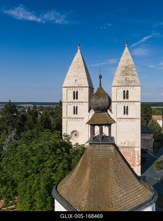 Drone photo of Jak's Romanesque abbey church, Hungary-stock-foto