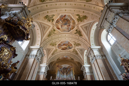 Beautiful church in Tihany wit fresko-stock-foto