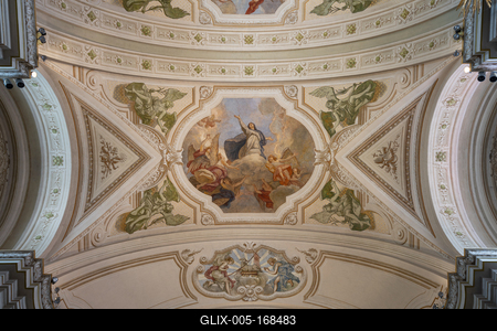 Beautiful church in Tihany wit fresko-stock-foto