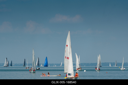 ZAMARDI - JULY 29 : Sailing boats compete on 52.nd Kékszalag championship at the Lake Balaton on 29 July 2020 in Zamardi, Hungary.-stock-foto