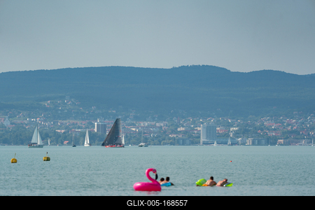 ZAMARDI - JULY 29 : Sailing boats compete on 52.nd Kékszalag championship at the Lake Balaton on 29 July 2020 in Zamardi, Hungary.-stock-foto