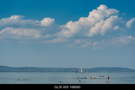 ZAMARDI - JULY 29 : Sailing boats compete on 52.nd Kékszalag championship at the Lake Balaton on 29 July 2020 in Zamardi, Hungary.-stock-foto