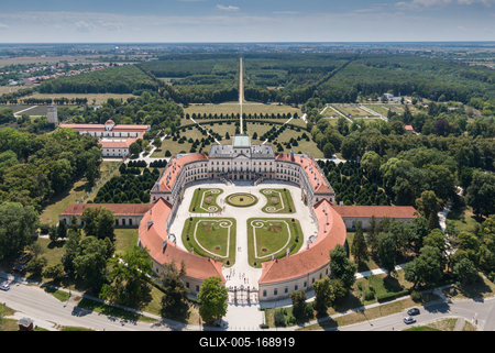 Beautiful Eszterhazy Castle in Fertod, Hungary-stock-foto