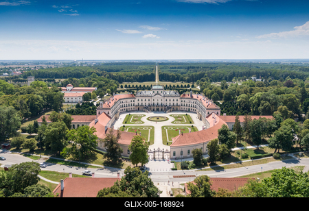 Beautiful Eszterhazy Castle in Fertod, Hungary-stock-foto