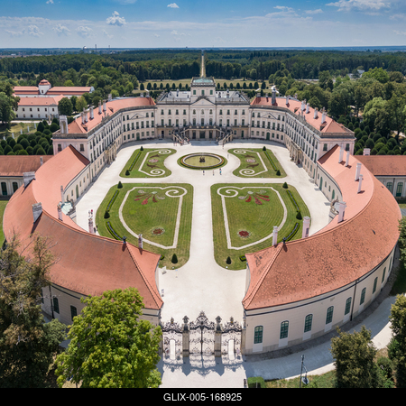 Beautiful Eszterhazy Castle in Fertod, Hungary-stock-foto