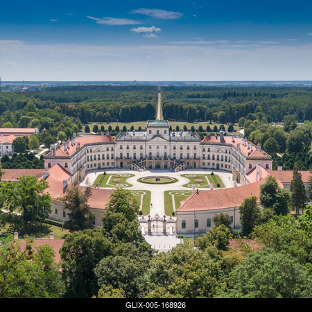 Beautiful Eszterhazy Castle in Fertod, Hungary-stock-foto