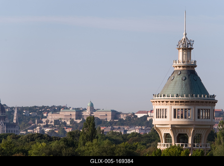 Water tower in Margaret Island in Budapest with panorama-stock-foto