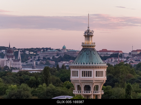 Water tower in Margaret Island in Budapest with panorama-stock-foto